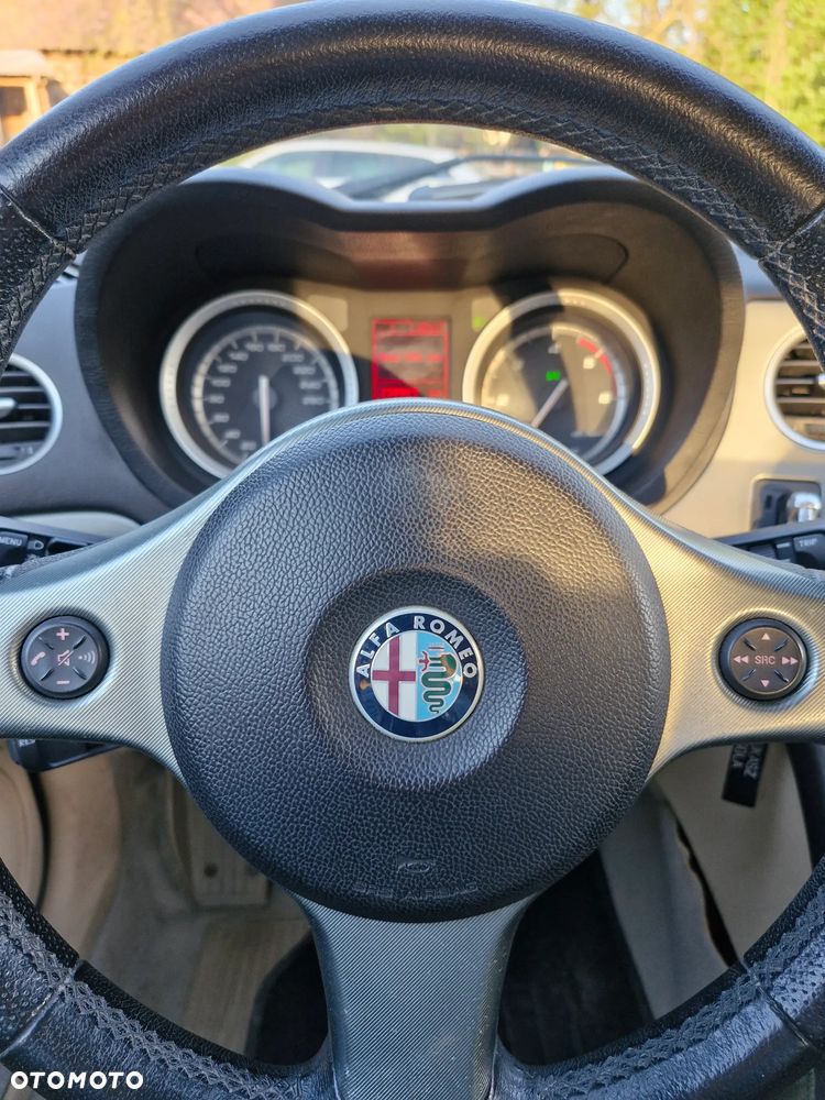 Alfa Romeo 159 1.9 JTDM 16V DPF Automatik Distinctive - 15
