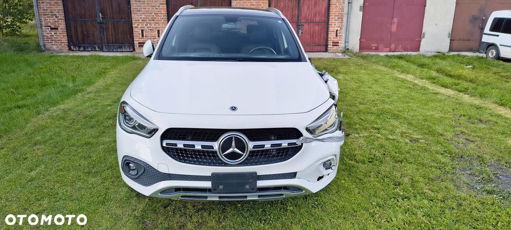 Mercedes-Benz GLA - 11