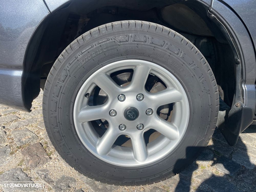 Toyota Hiace - 3