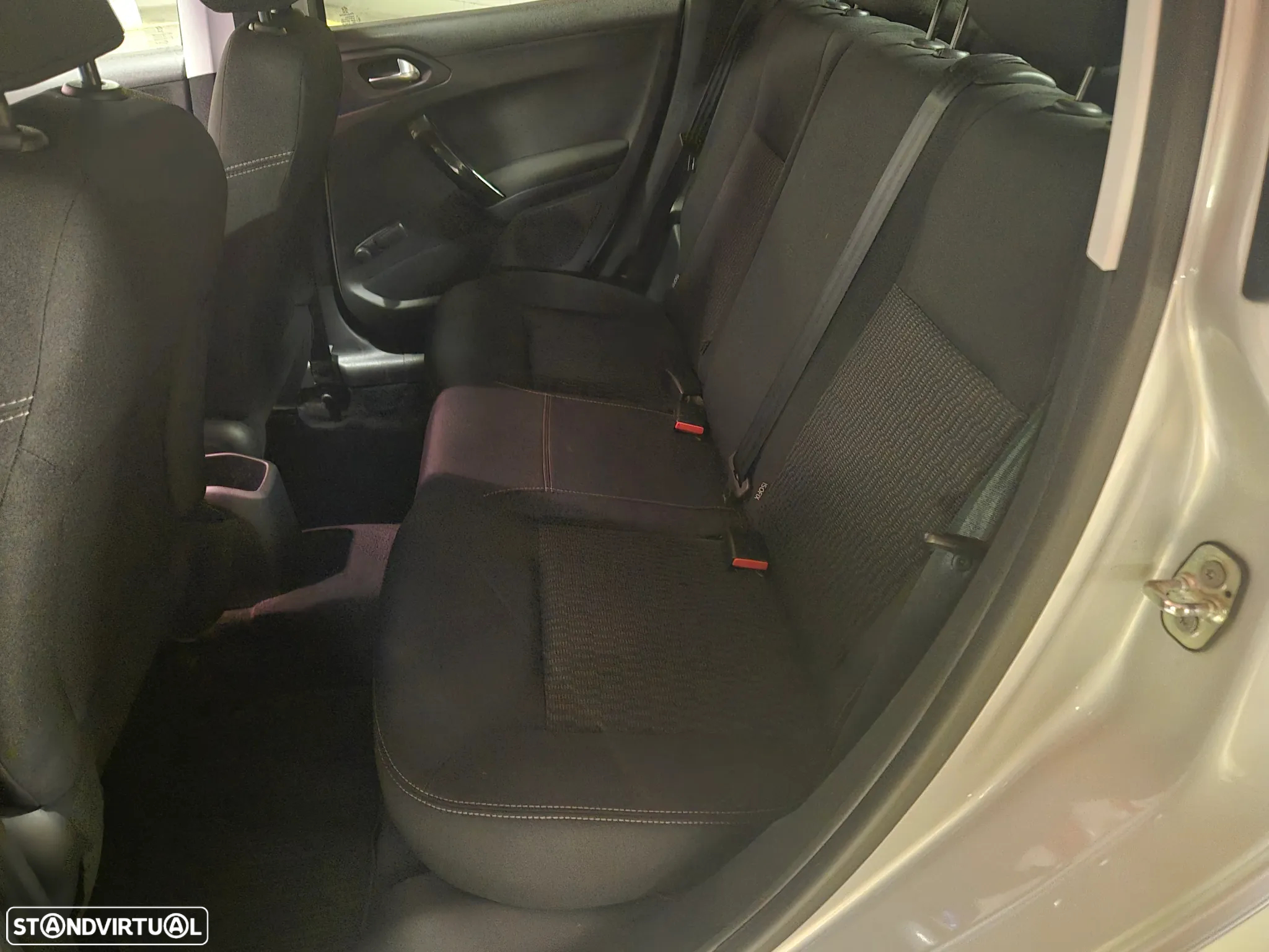 Peugeot 208 1.4 HDi SE Style - 25