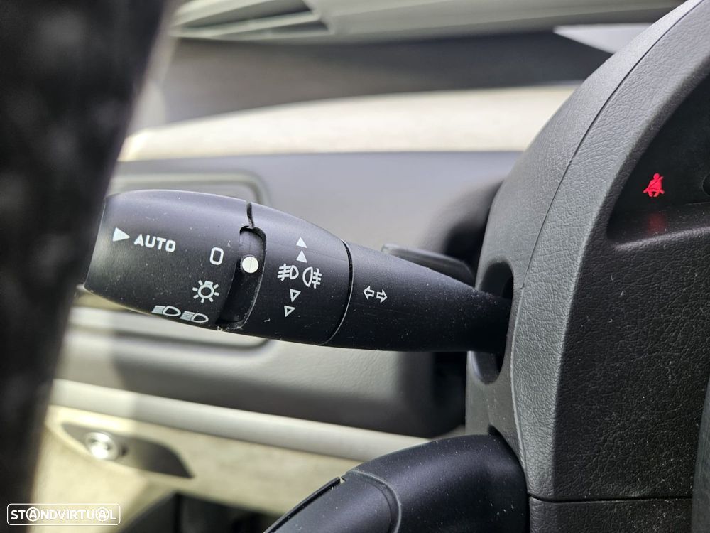 Peugeot 807 2.2 HDi Navteq - 38