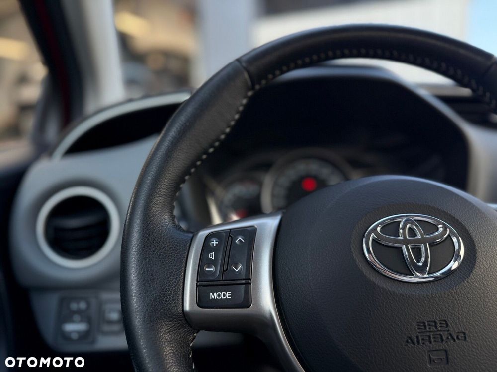 Toyota Yaris 1.0 Premium EU6 - 17