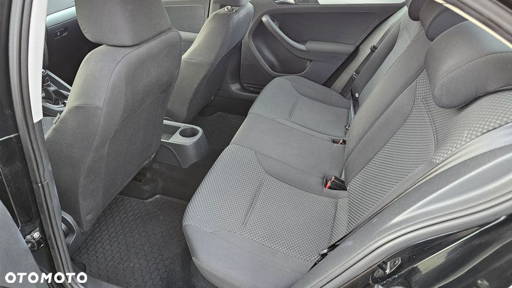 Volkswagen Jetta 1.6 TDI Comfortline - 9