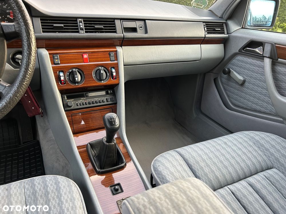 Mercedes-Benz W124 (1984-1993) - 25