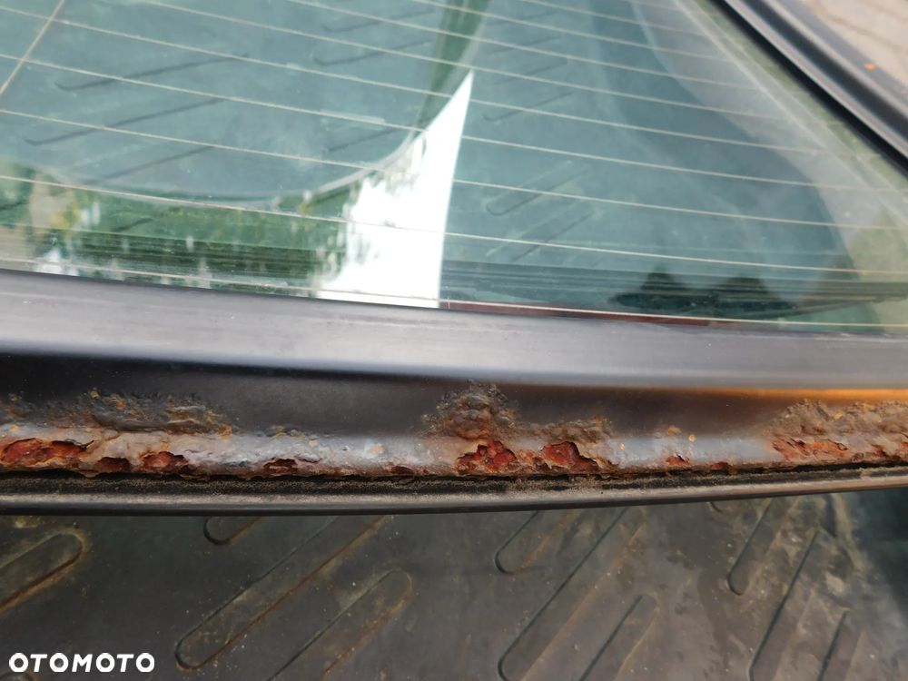 szyba tył w klapę otwierana BMW E39 TOURING - 10