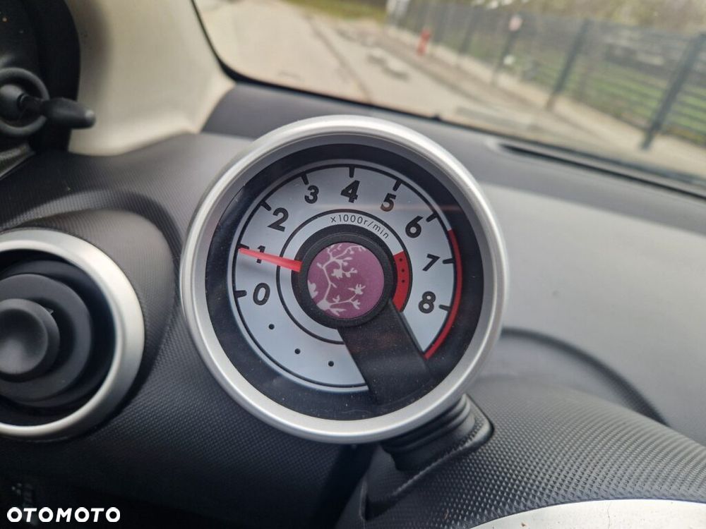 Peugeot 107 (70) 68 envy - 17