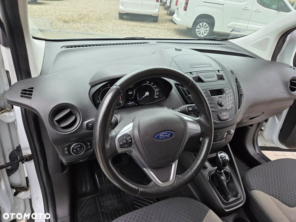 Ford Transit Courier - 14