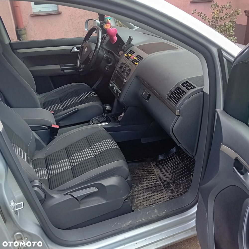 Volkswagen Touran 1.9 TDI DPF DSG Trendline - 11