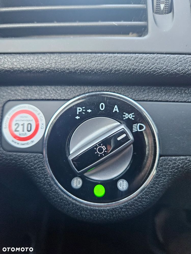 Mercedes-Benz Klasa C 180 Kompressor BlueEFFICIENCY - 36