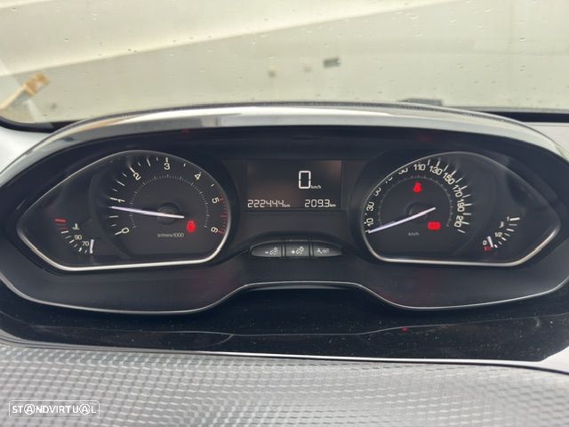 Peugeot 2008 1.6 BlueHDi Style - 26