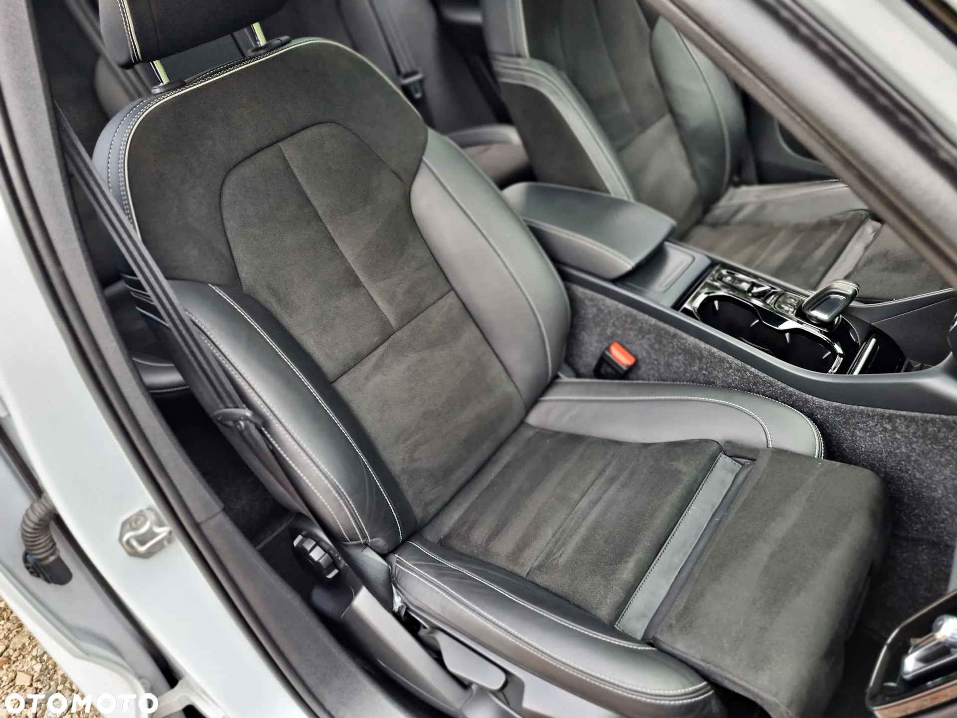 Volvo XC 40 B4 B AWD Geartronic RDesign - 29