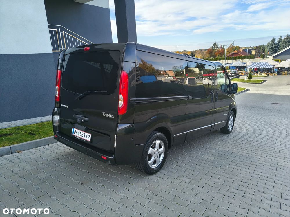 Renault Trafic Grand Passenger Black Edition - 4