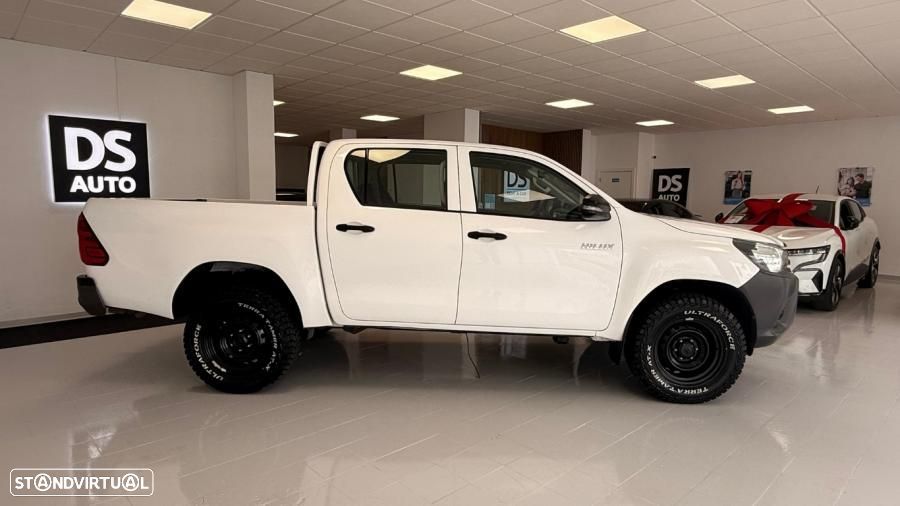 Toyota Hilux 2.4 D-4D 4WD CD Tracker - 4