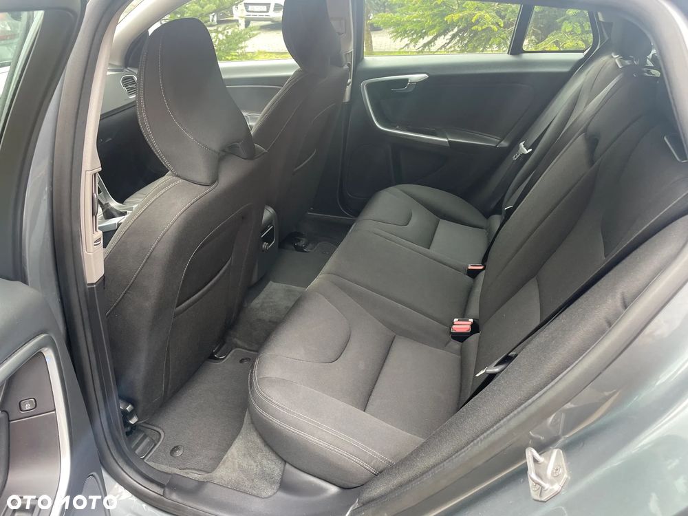 Volvo V60 D3 Momentum - 19