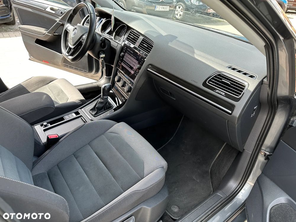 Volkswagen Golf - 24