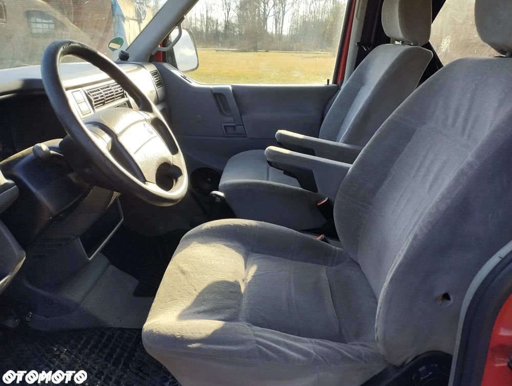 Volkswagen Multivan - 11
