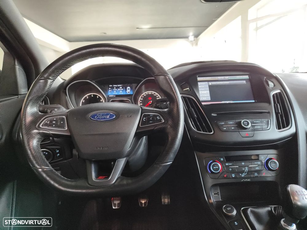 Ford Focus 2.0 EcoBoost ST c/ Pack Pele Desportiva - 41
