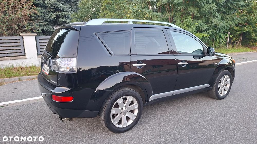 Mitsubishi Outlander - 11