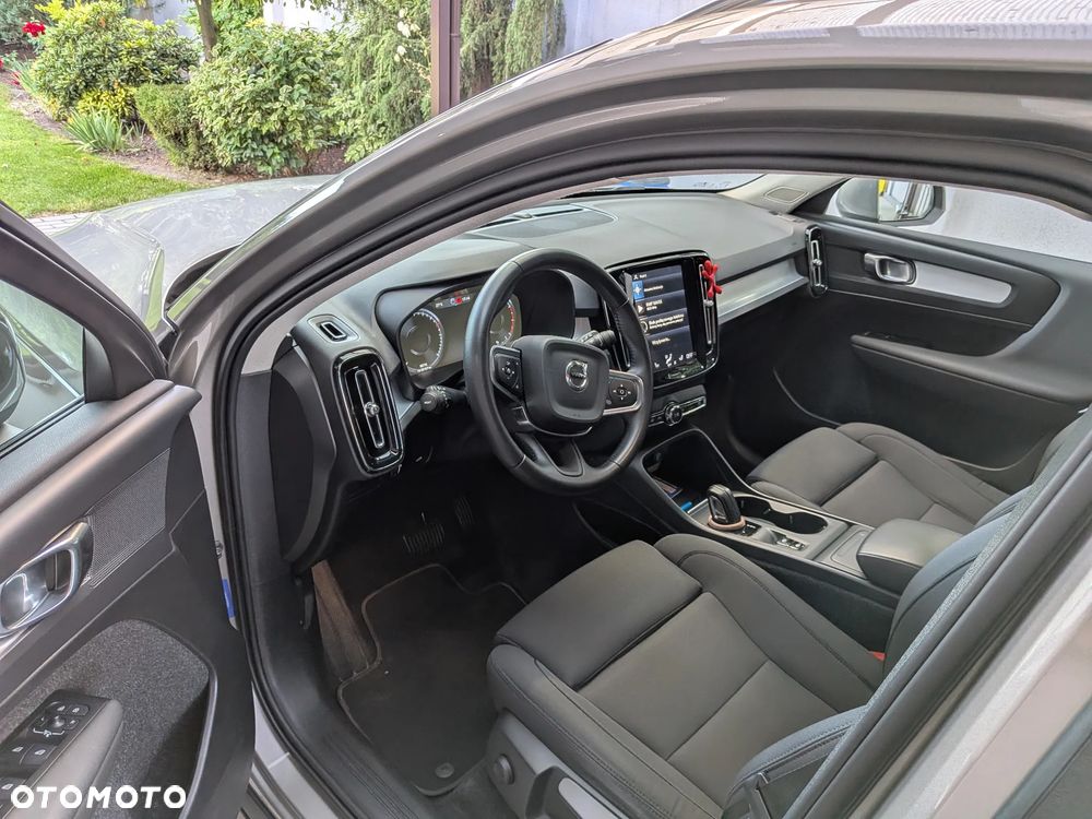 Volvo XC 40 T3 Momentum Pro - 4