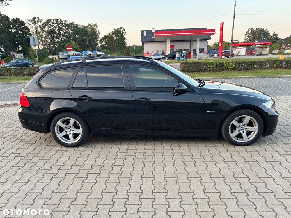 BMW Seria 3 318i Touring - 21