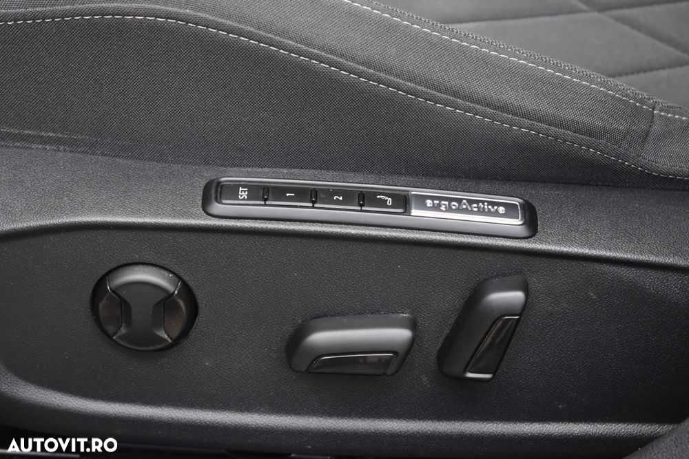 Volkswagen Golf 1.5 TSI ACT Style - 37