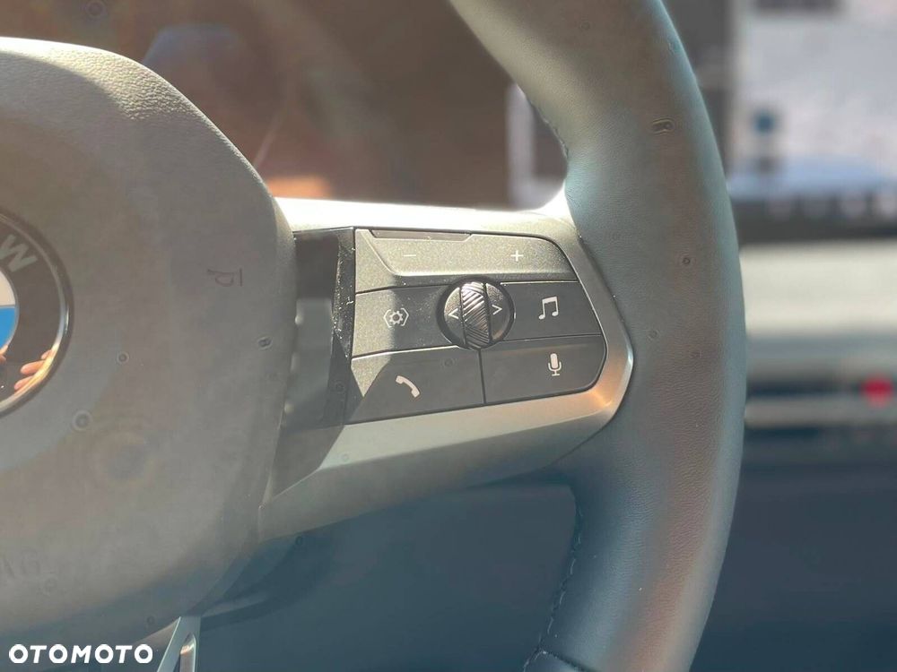 BMW iX - 21