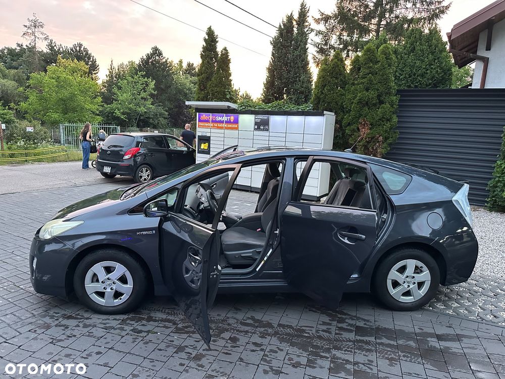 Toyota Prius+ ver--hybrid-sol - 2