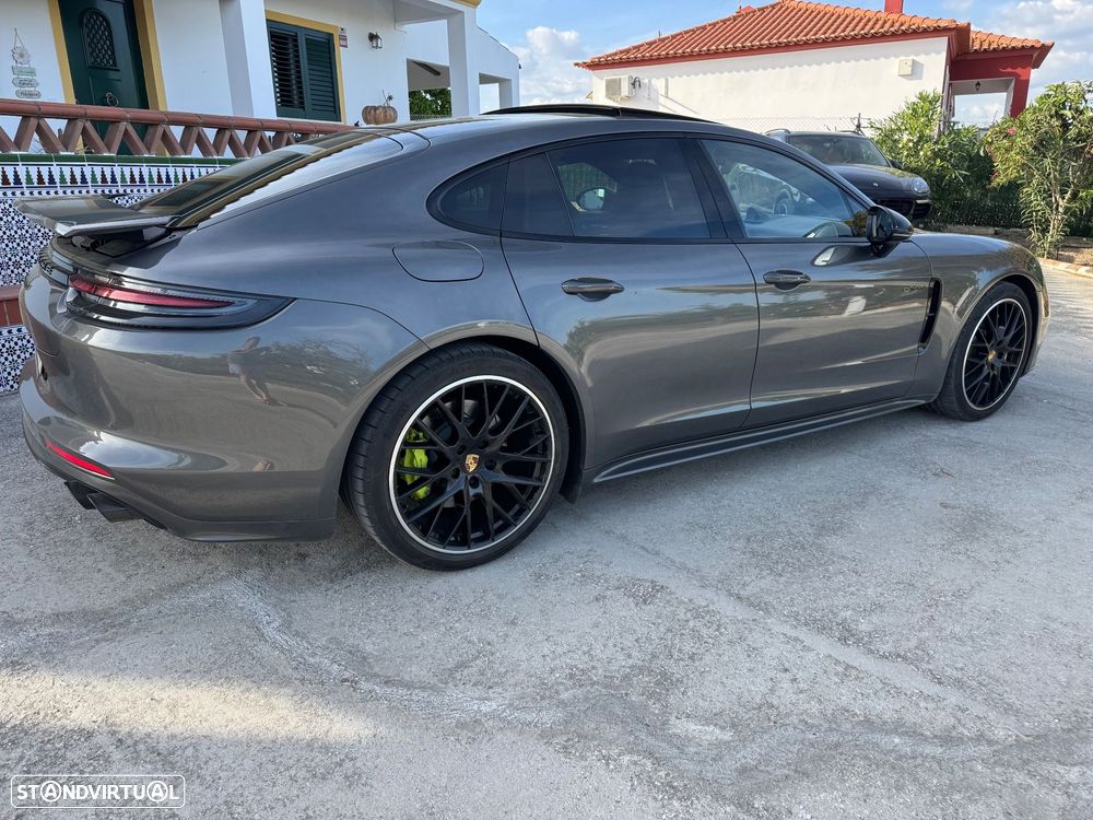Porsche Panamera 4 E-Hybrid Platinum Edition - 3