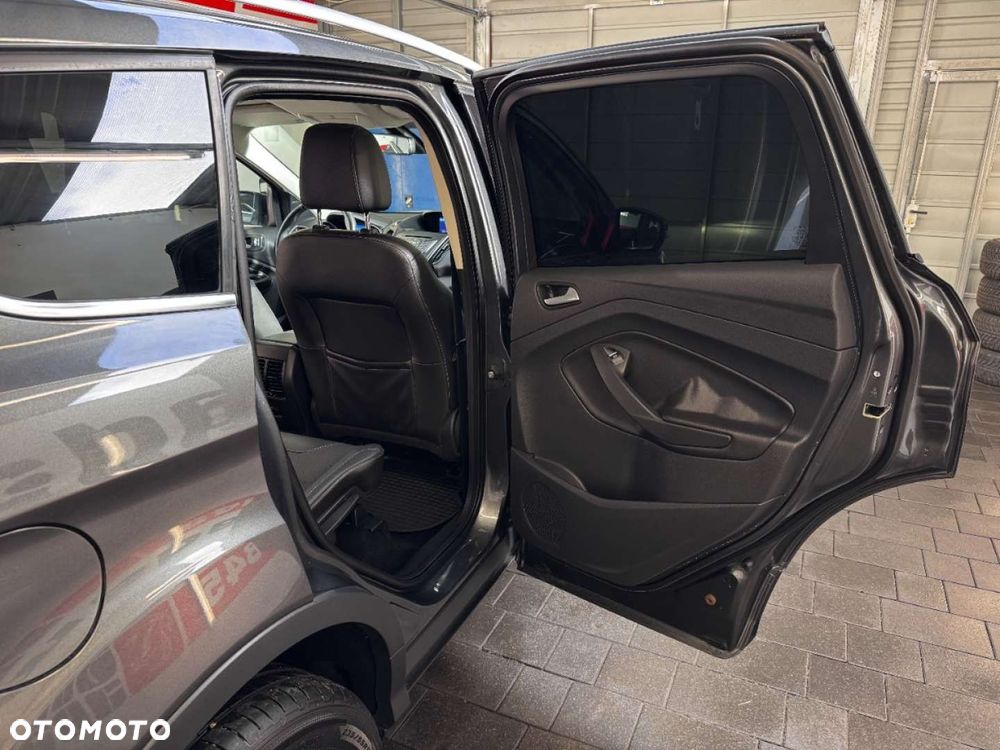 Ford Kuga - 36