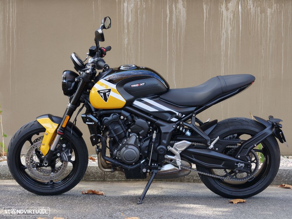 Triumph Trident 660 Cosmic Yellow - 10