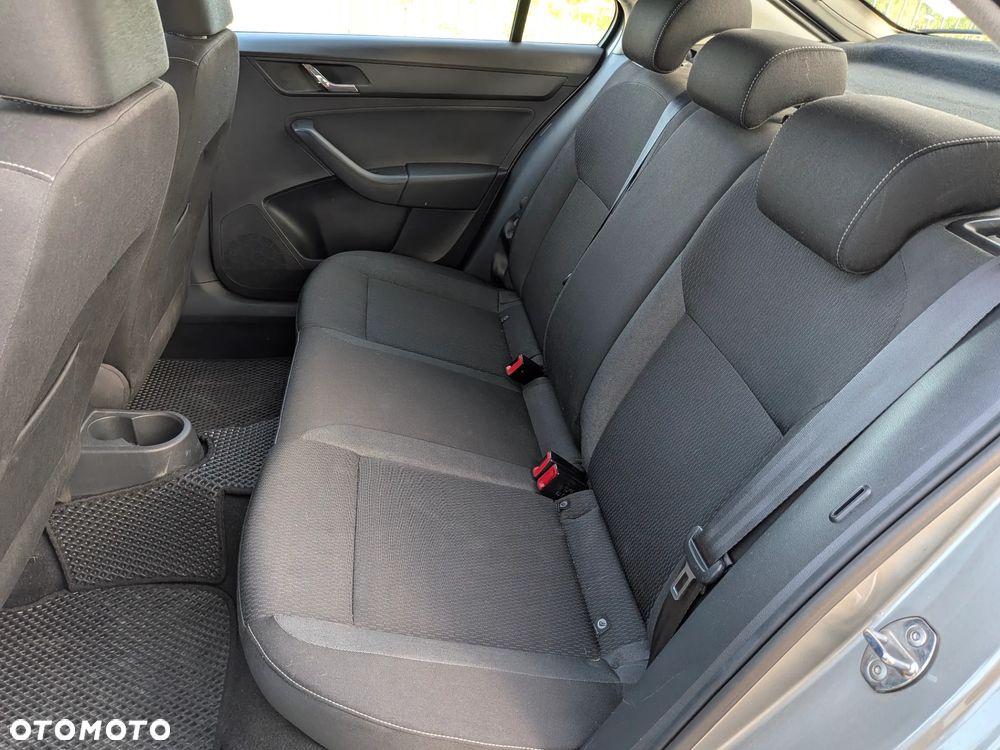 Skoda RAPID 1.2 TSI Ambition - 12