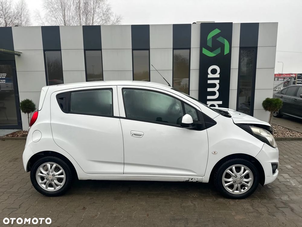 Chevrolet Spark 1.0 Base - 4