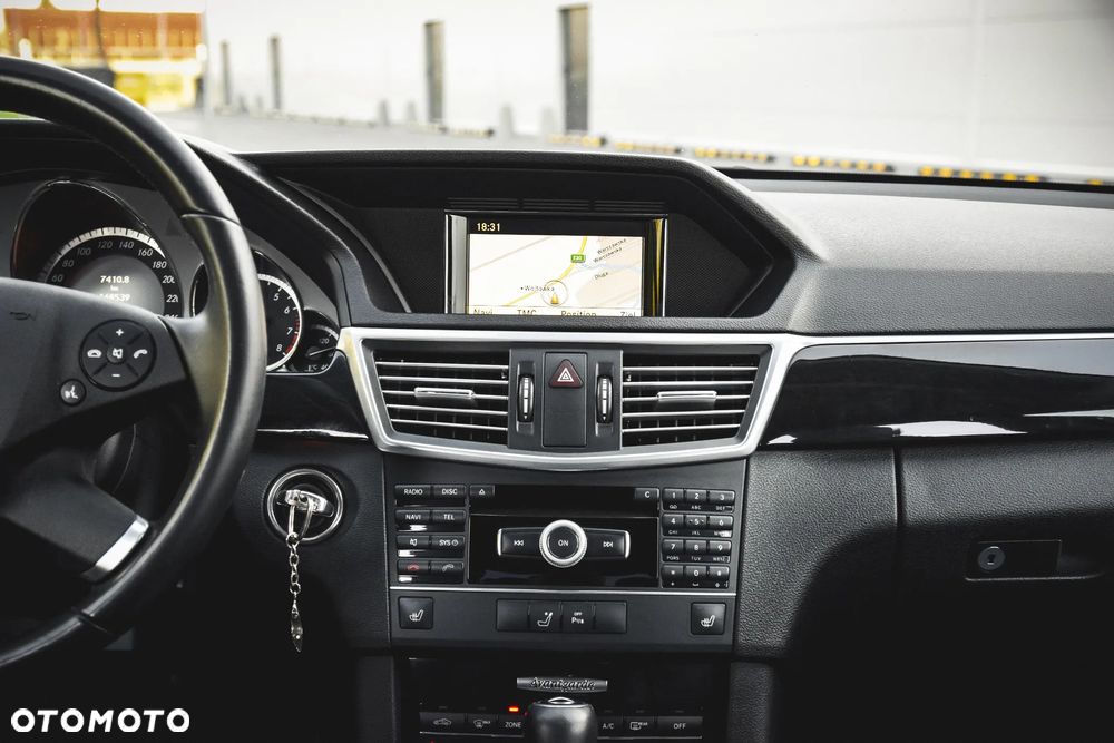 Mercedes-Benz Klasa E 200 CGI BlueEFFICIENCY 7G-TRONIC Avantgarde - 33