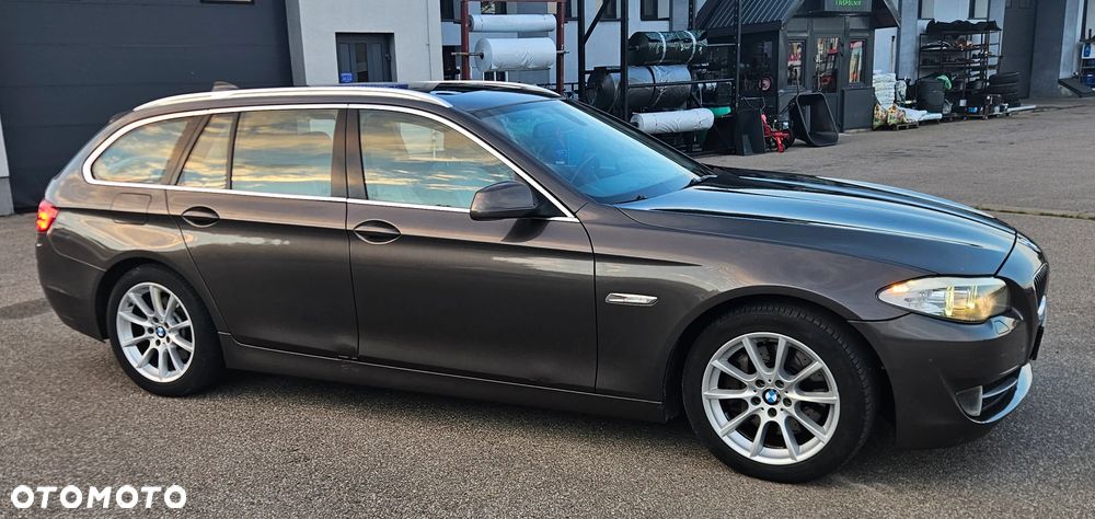 BMW Seria 5 525d - 14