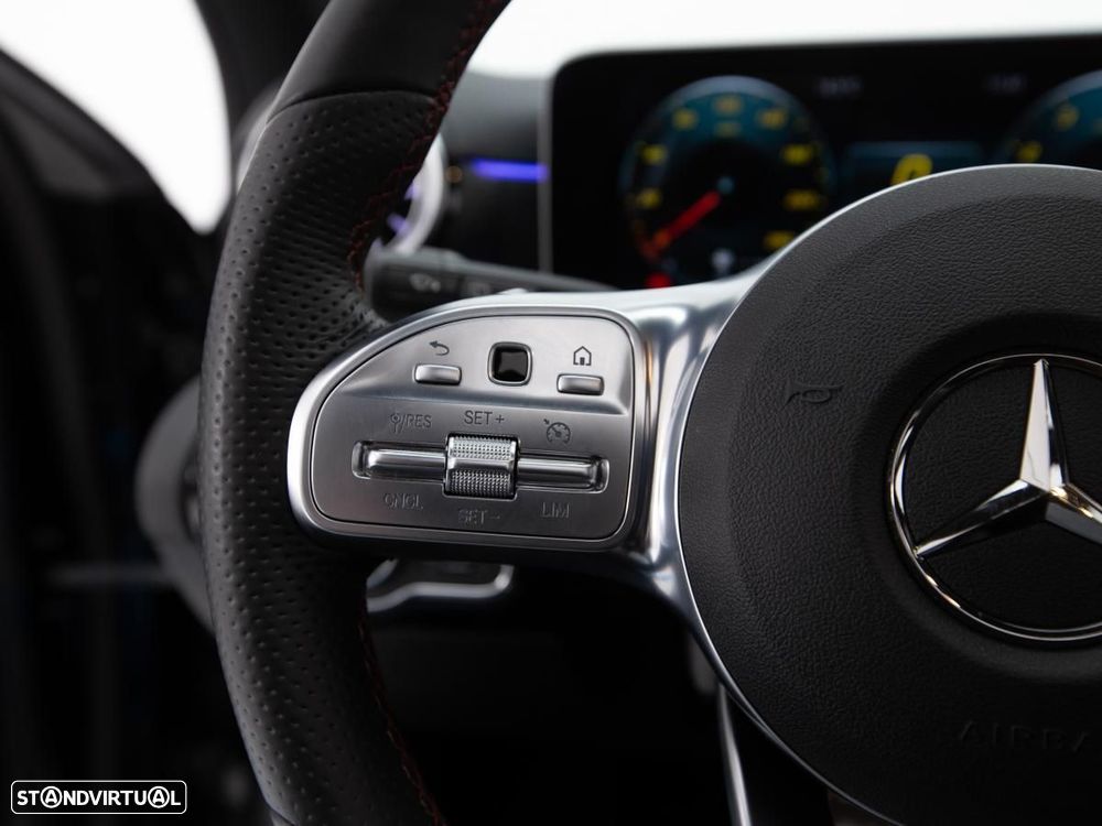 Mercedes-Benz A 250 7G-DCT AMG Line - 16