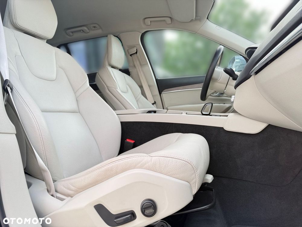Volvo XC 90 - 25