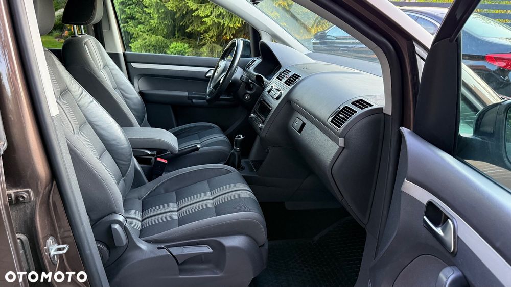 Volkswagen Touran 2.0 TDI DPF STYLE - 32