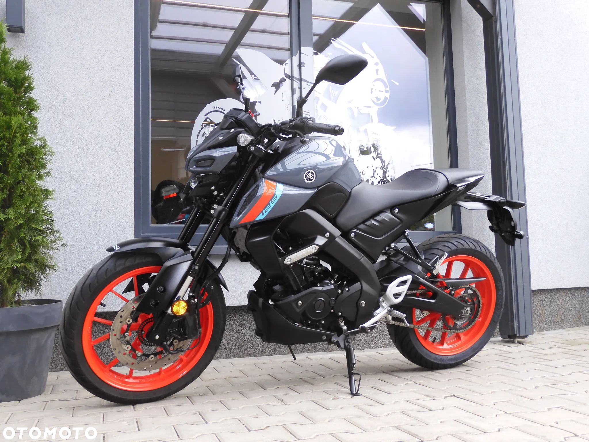 Yamaha MT - 28