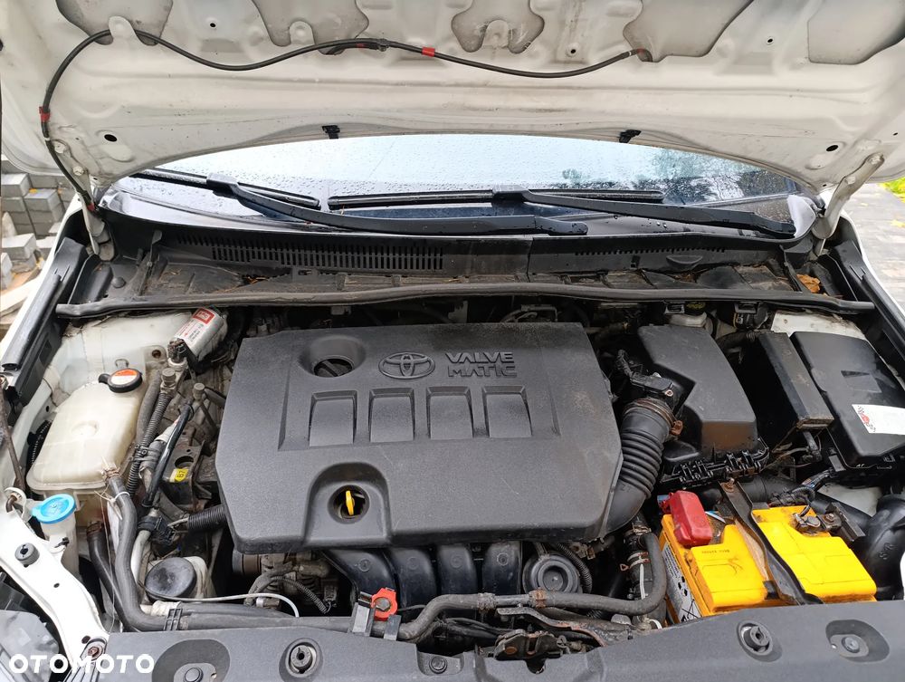 Toyota Avensis 1.8 Active - 10