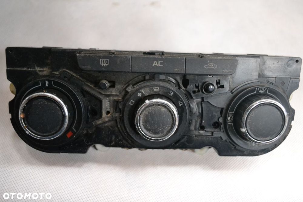 PN181 3T0820047AF PANEL KLIMATYZACJI SKODA OCTAVIA - 1
