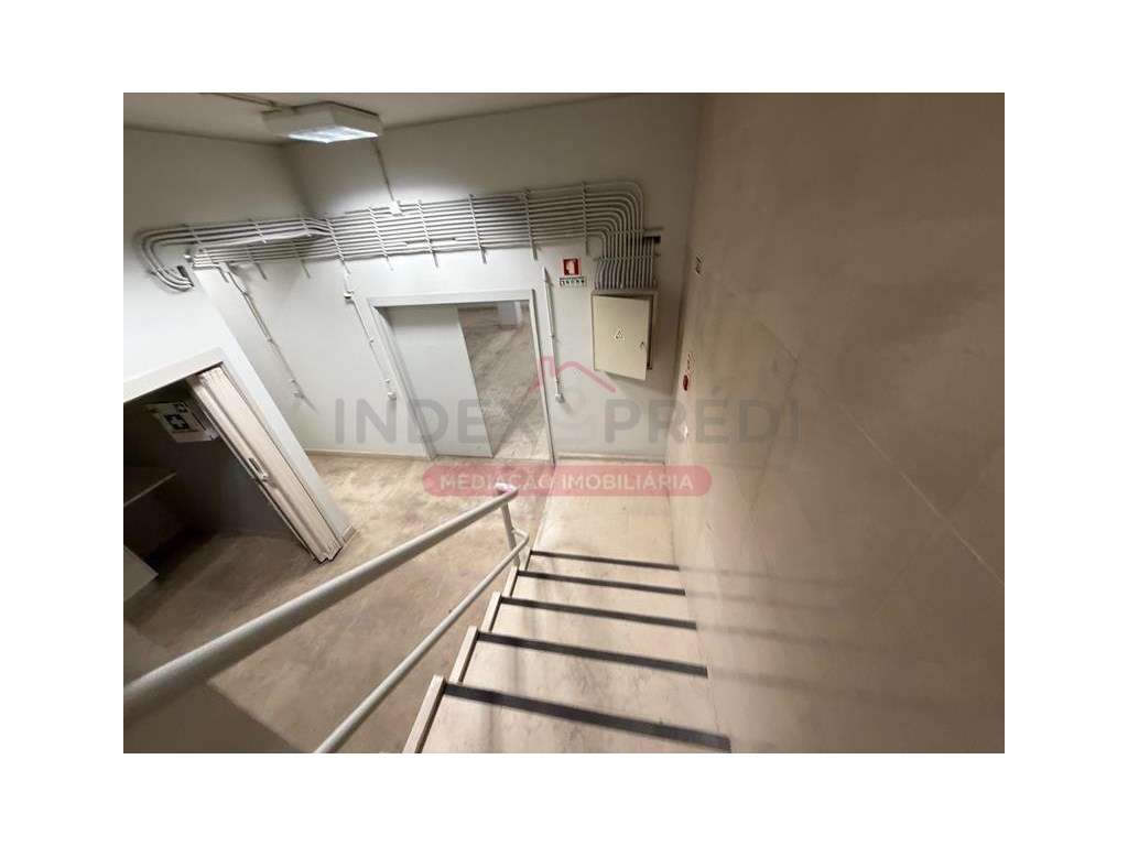 Ampla Loja com cave - Vila Nova de Poiares - Grande imagem: 2/22