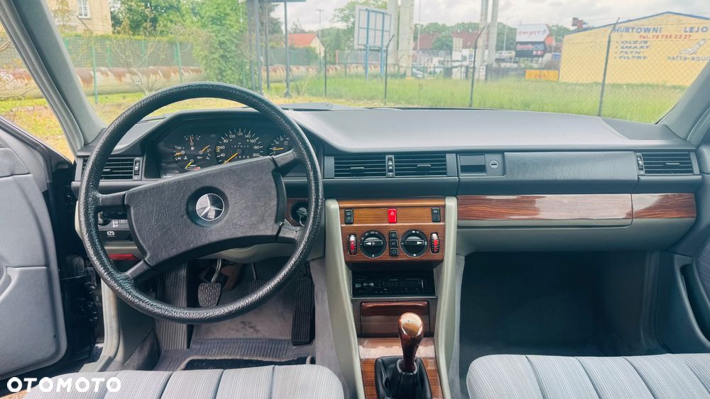 Mercedes-Benz W124 (1984-1993) - 17