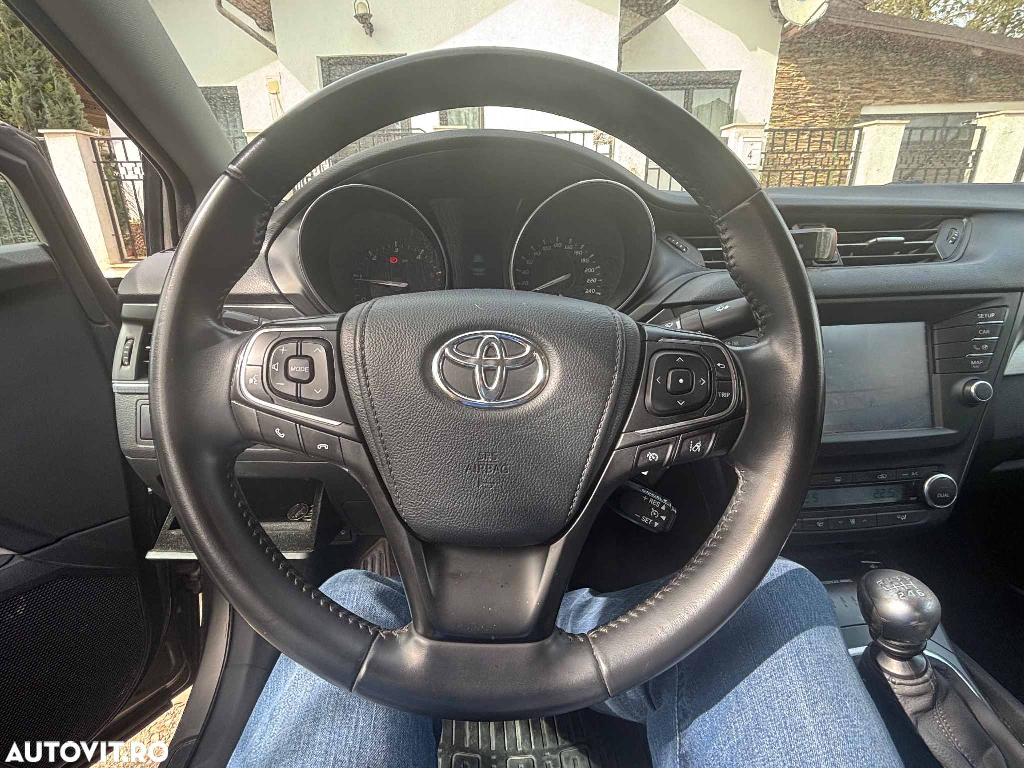 Toyota Avensis 2.0 D-4D Executive - 10
