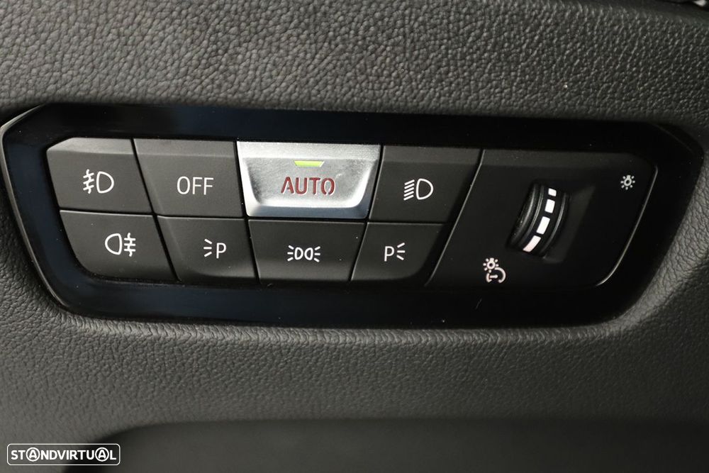 BMW 420 i Pack Desportivo M Auto - 23