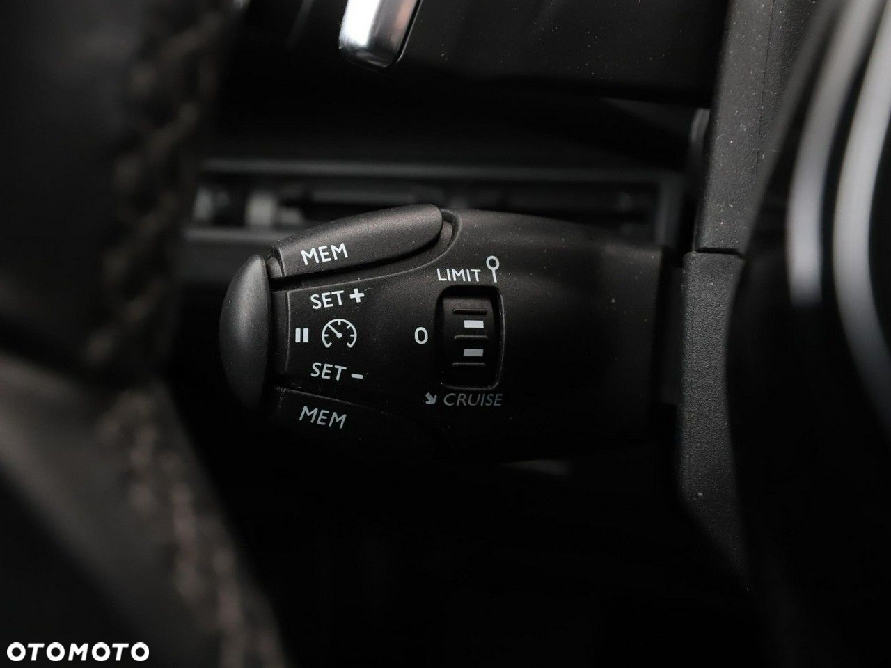Peugeot 3008 1.2 PureTech Allure S&S EAT6 - 33
