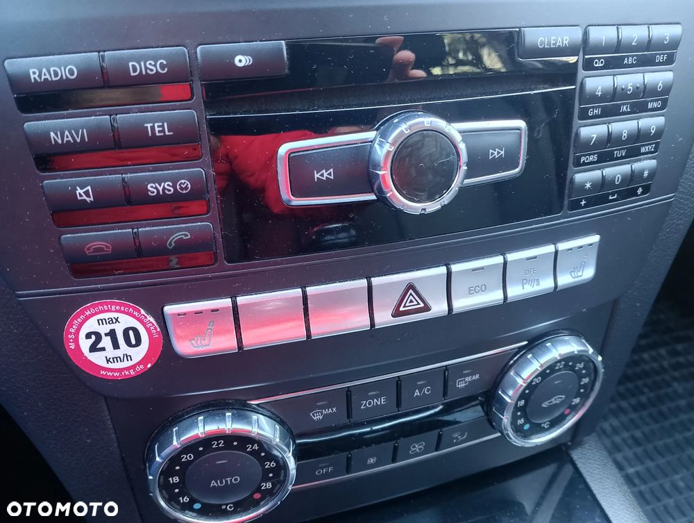 Mercedes-Benz Klasa C 180 CGI BlueEff Avantgarde - 13