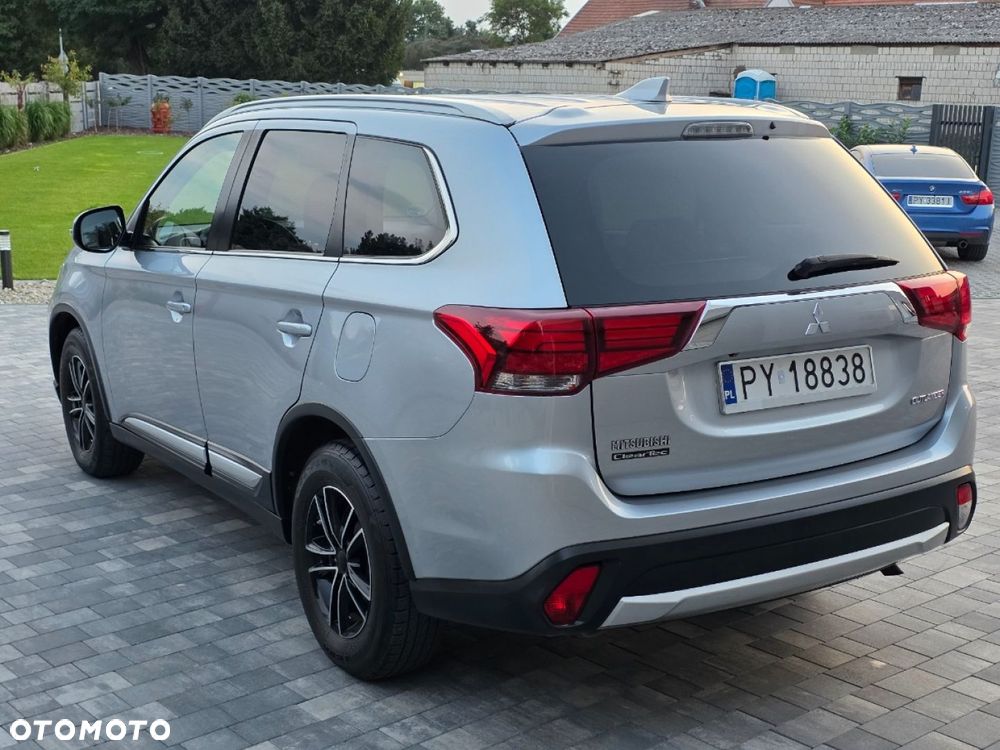 Mitsubishi Outlander - 32