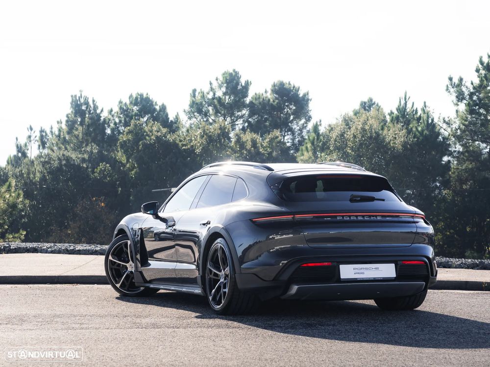 Porsche Taycan Cross Turismo 4 - 6