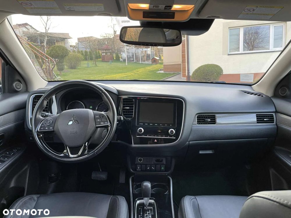 Mitsubishi Outlander 2.4 4WD CVT Instyle - 19