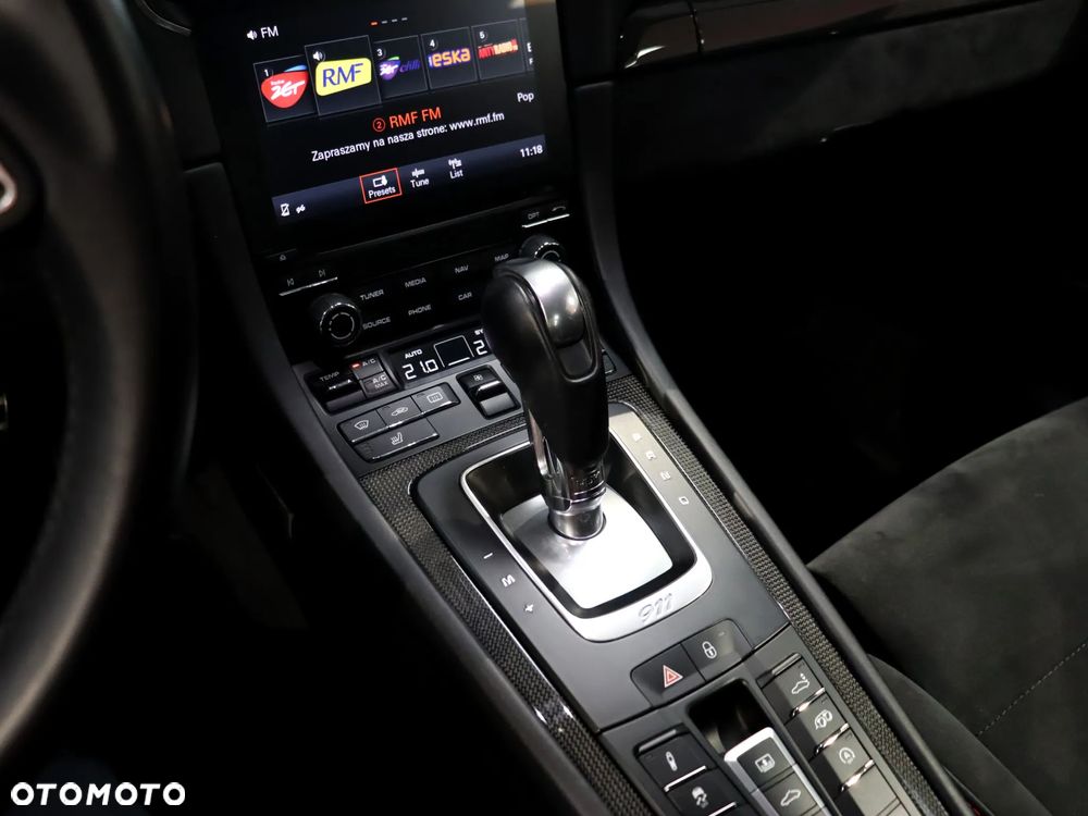 Porsche 911 Carrera 4 GTS PDK - 25